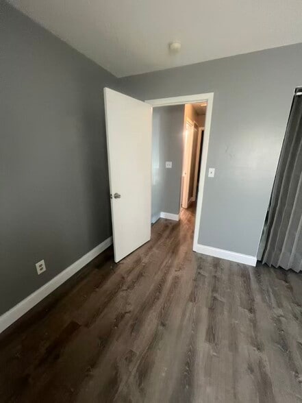Building Photo - 4033 Hawthorn Dr