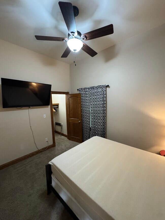 Building Photo - 1406 Shelby St