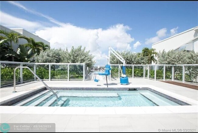 Building Photo - 777 N Ocean Dr