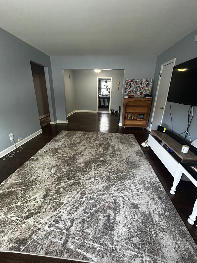 Building Photo - 5315 4 Unit