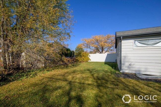 Building Photo - Stunning Home in Cottonwood Heights!!