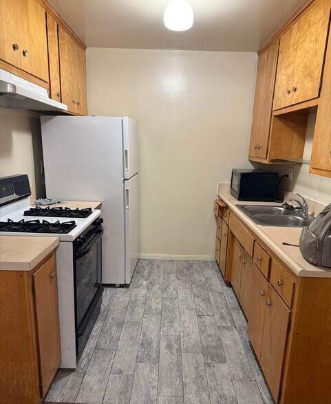 Building Photo - 979 Springfield St