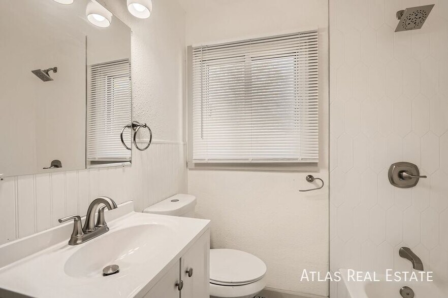 Building Photo - 2365 Fulton St