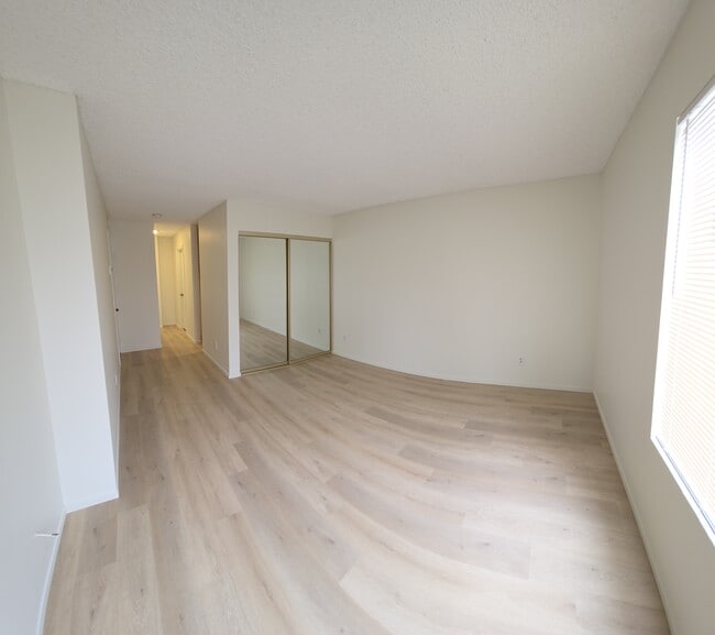 Building Photo - 3525 Lebon Dr
