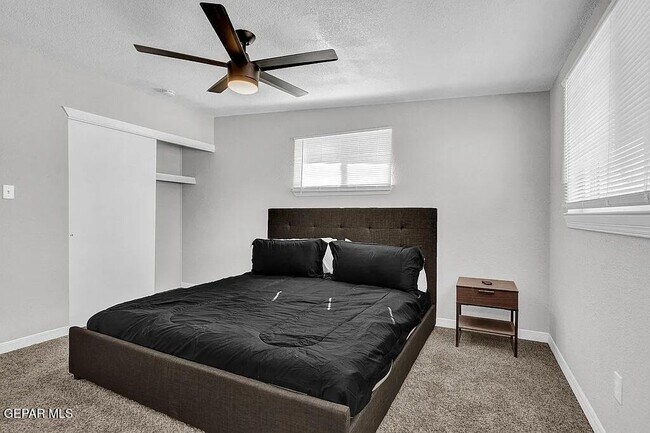 Building Photo - 2701 Penwood Dr