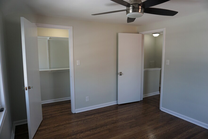 Building Photo - 340 Parkview Dr