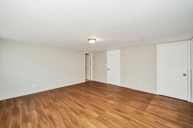 Building Photo - 1624 Fairview Dr