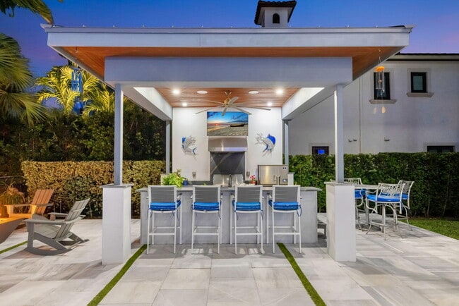 Building Photo - 334 Isle of Capri Dr