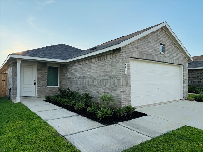 Primary Photo - 6851 Lantana Leaf Ln