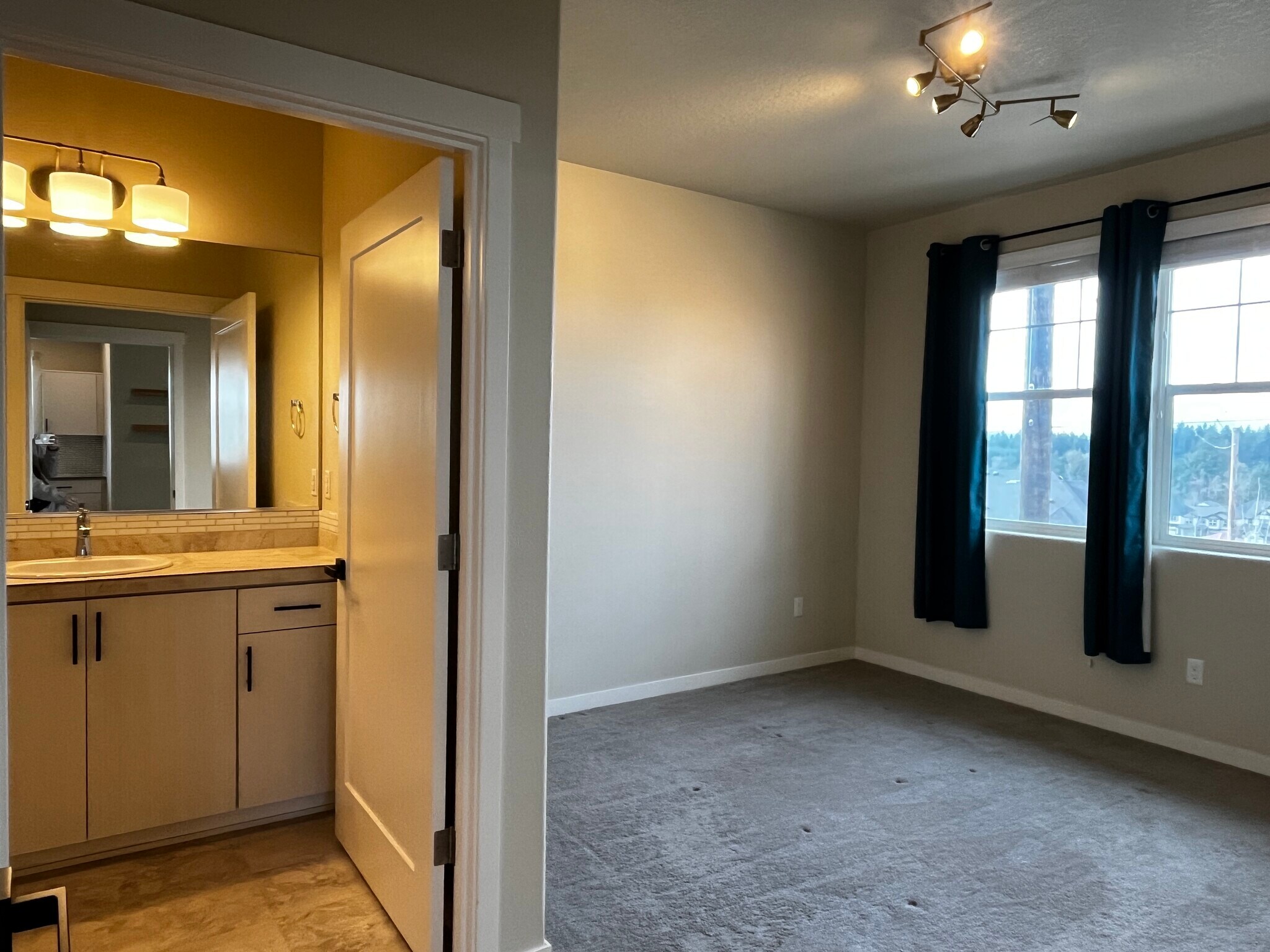 Building Photo - 17182 SW Appledale Rd