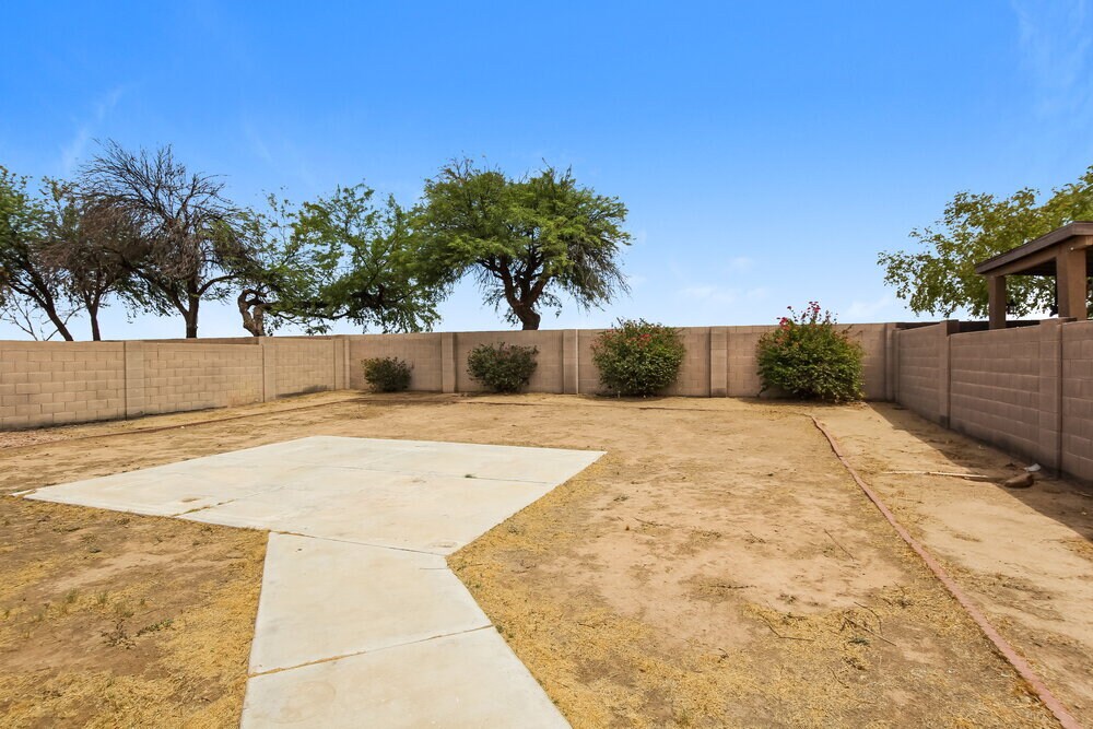 Building Photo - 2613 S 71st Dr