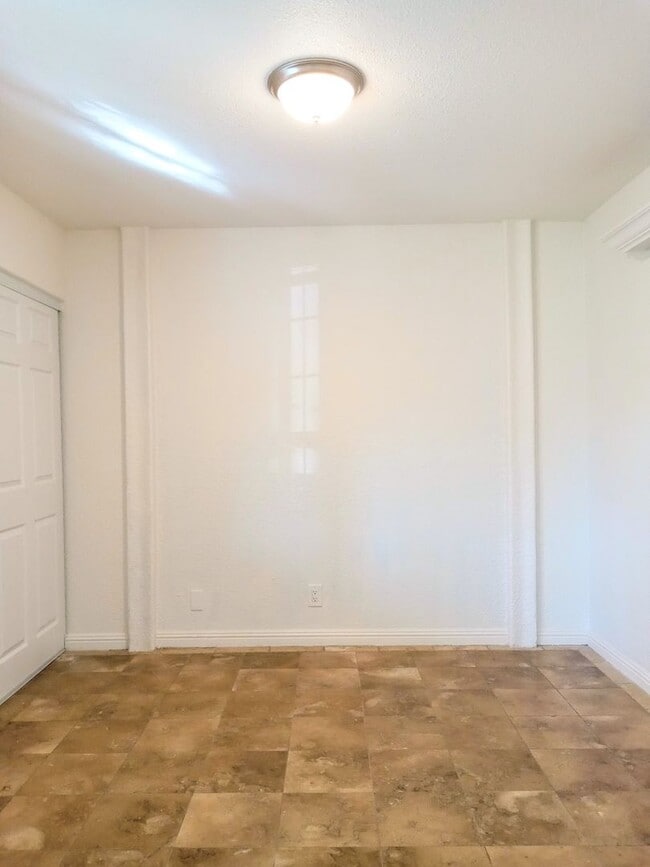 Building Photo - Recently Remodeled 3bd Single Story House Accepting Pets!