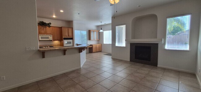 Building Photo - 1085 Crystal Springs Dr