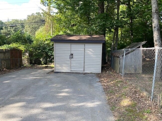 Building Photo - 11109 Concord Woods Dr
