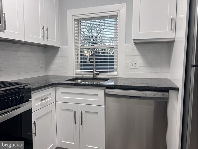 Building Photo - 703 Bethlehem Pike