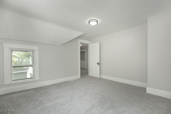 Building Photo - 15409 Grovewood Ave