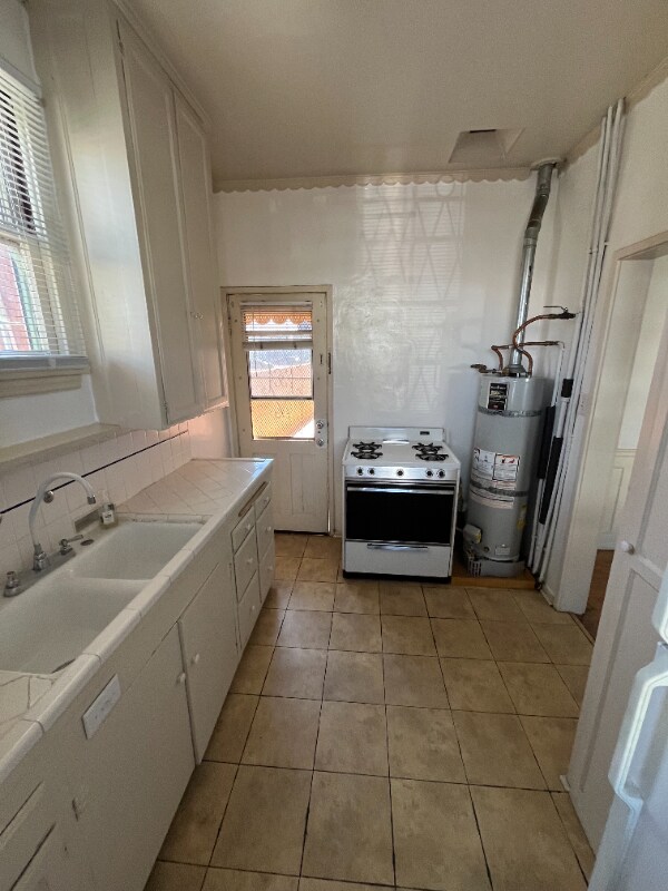 Building Photo - 141 1/2 Sweetzer Ave