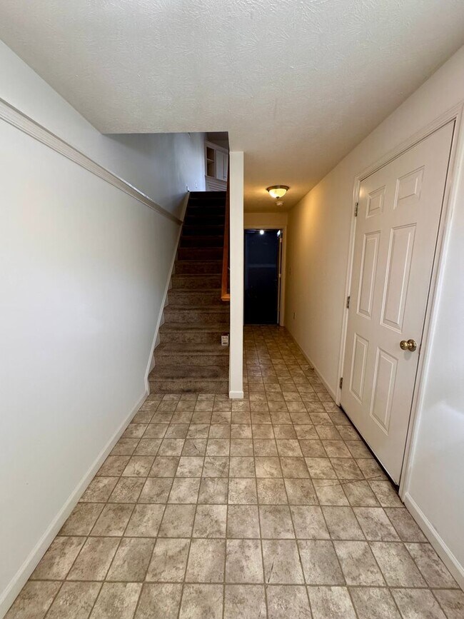 Building Photo - 2948 Crystal Spring Ln