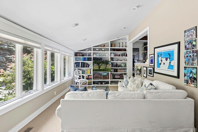 Building Photo - 29 Bittersweet Ln