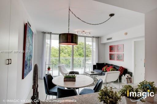 Building Photo - 720 NE 62nd St