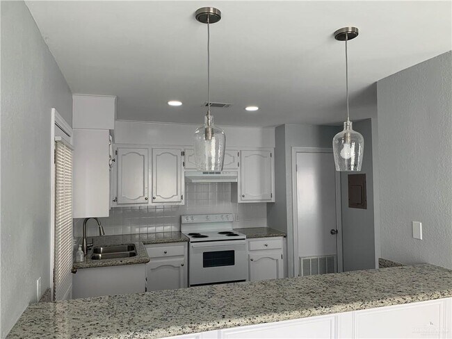 Building Photo - 10 Jason Ave