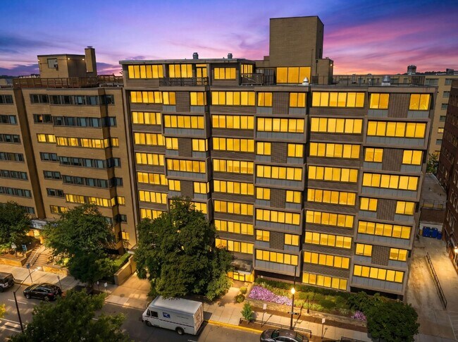 Building Photo - 522 21st St NW