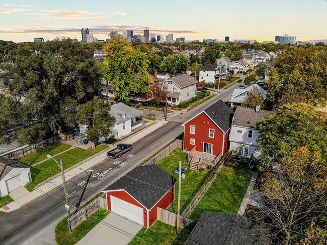 Building Photo - 557 E Mithoff St