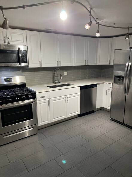 Building Photo - 7914 S Champlain Ave