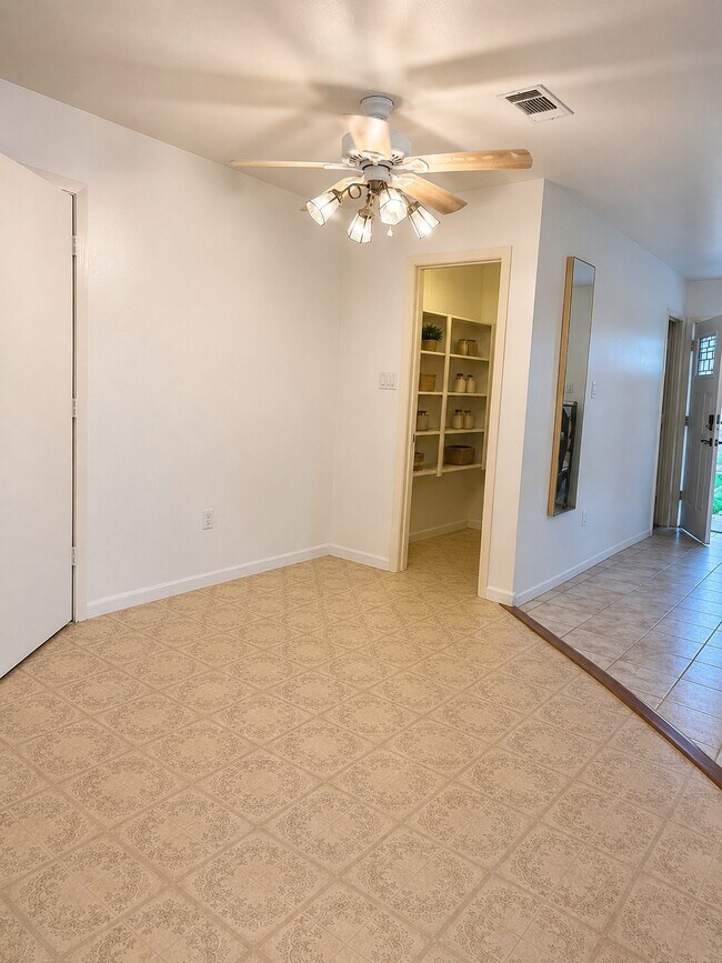 Building Photo - 9009 Tavenor Ln