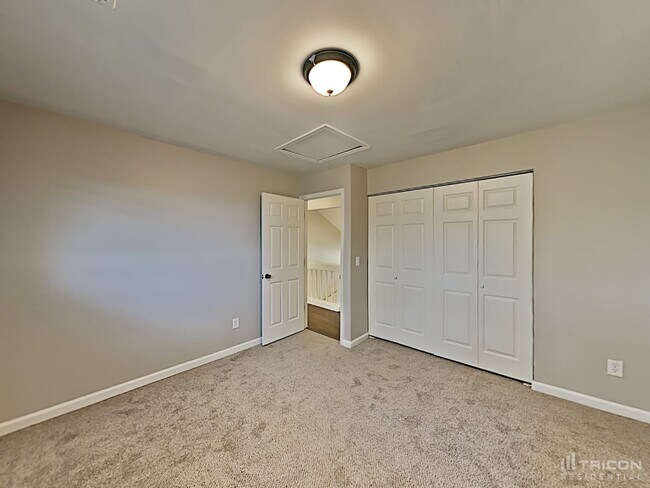 Building Photo - 2408 Ravine Dr
