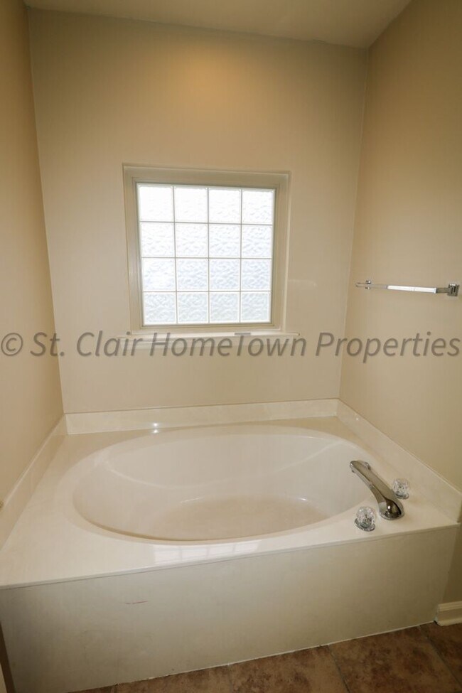 Building Photo - Large Family Home in Moody AL