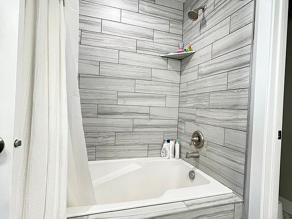 Building Photo - 1999 E Abbey Way