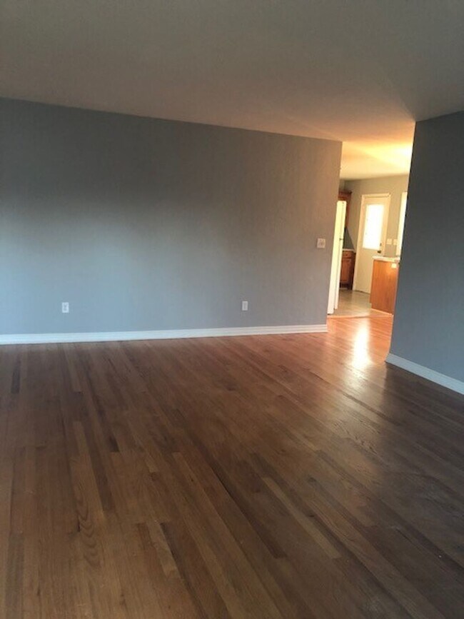 Building Photo - Adorable 3 Bed | 1 Bath + Bonus Room in Mayfair Heights - ALL Appliances Included