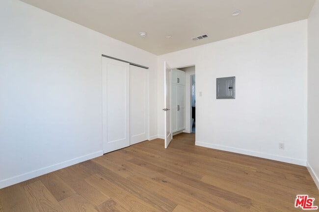 Building Photo - 3304 1/2 Casitas Ave