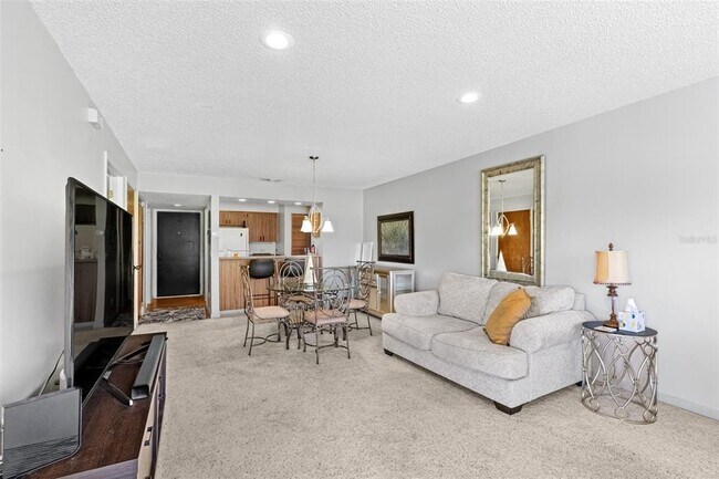 Building Photo - 29300 Bay Hollow Dr