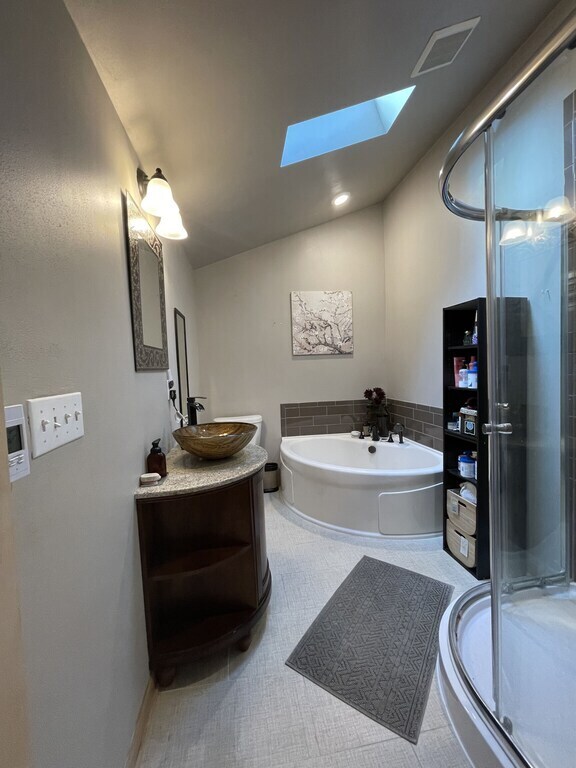 Master BA - 810 Brinsmere Dr