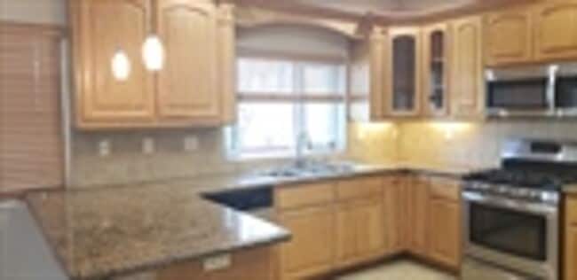 Building Photo - 19426 Mountain Meadow S