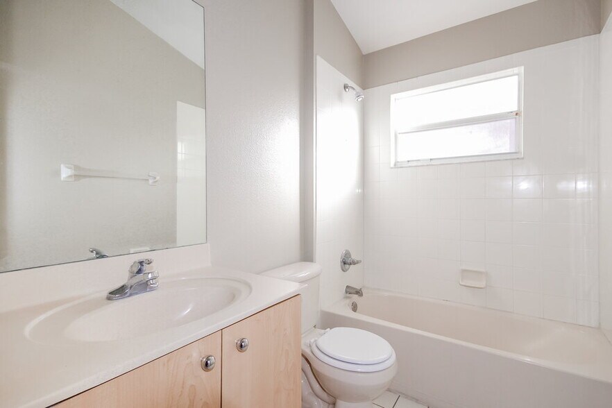 Building Photo - 11836 Whisper Creek Dr