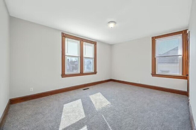 Building Photo - CHEVIOT:  Adorable 2+ bed 1.5 bath 2 story w 2 car garage