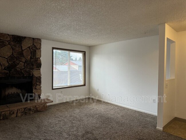 Building Photo - 5415 NE 34th St
