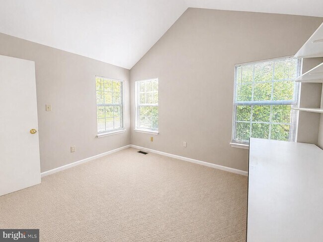 Building Photo - 982 Yachtsman Way