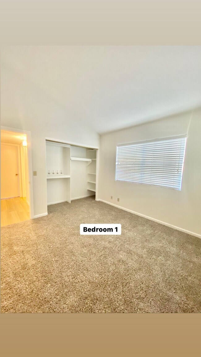 Building Photo - 633 W Southern Ave