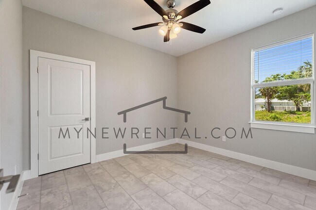 Building Photo - Deposit-Free! Get $1,000 OFF your first mo...