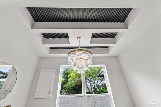 Building Photo - 27 N Crown Point