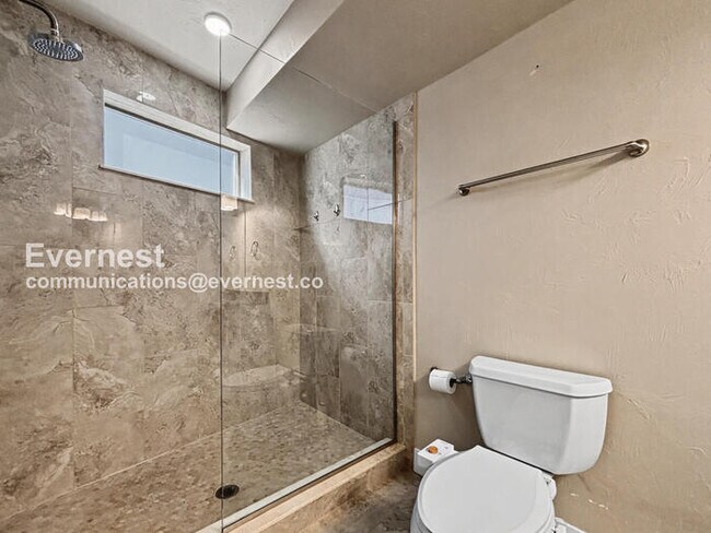 Building Photo - 3 Bed, 3.5 Bath Townhouse with Garage