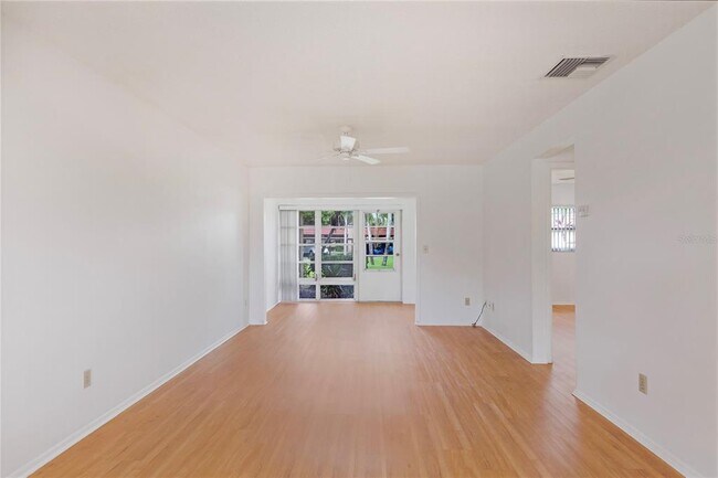 Building Photo - 1701 Pinehurst Rd