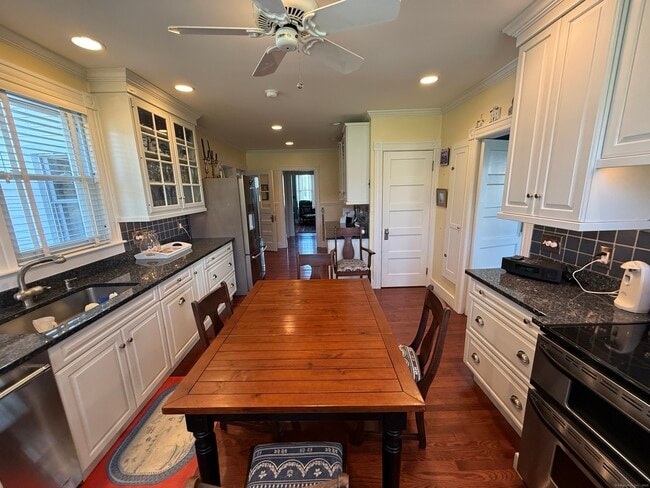 Building Photo - 507 Stonington Rd