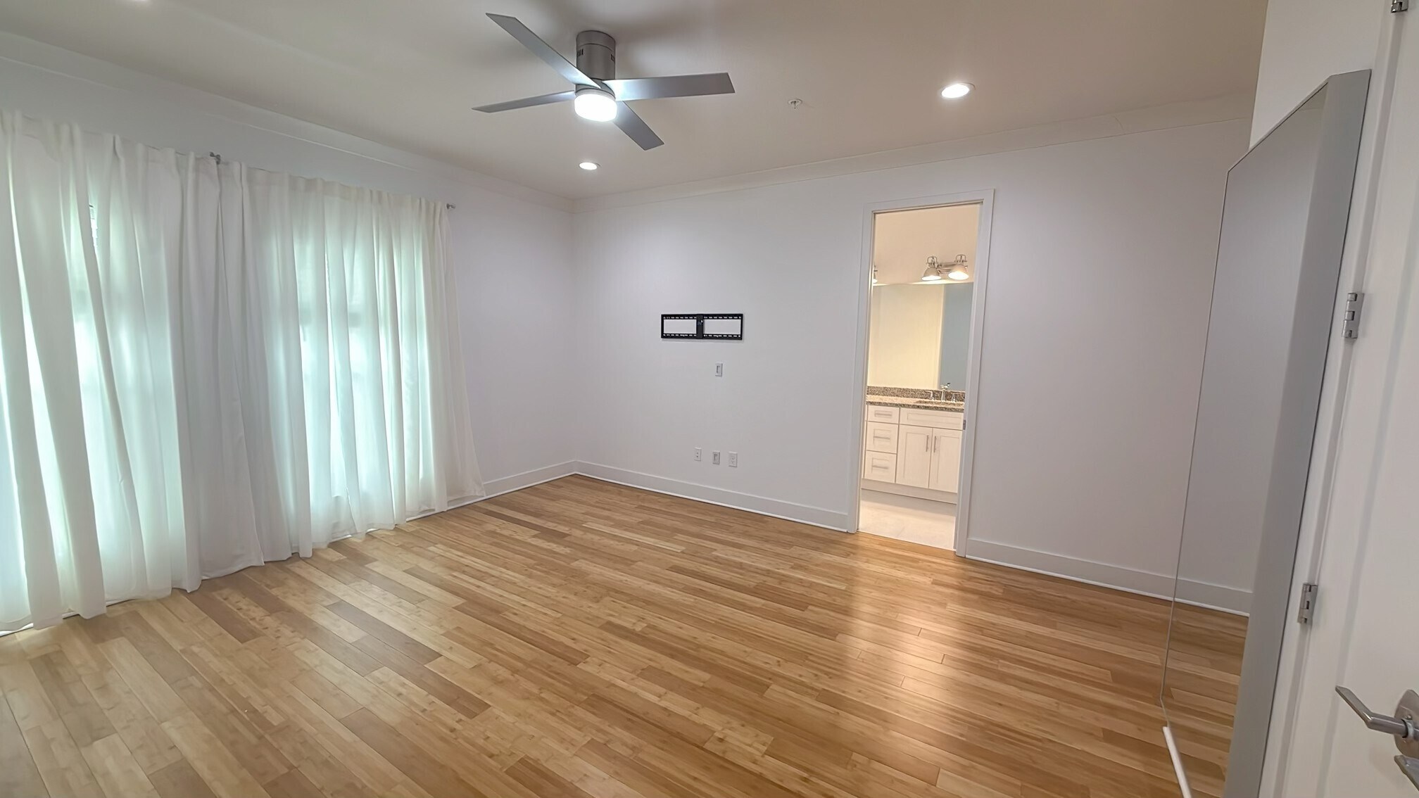 Building Photo - 946 Highland Ave
