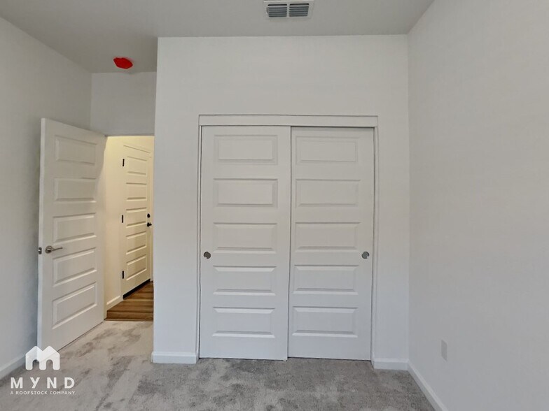 Building Photo - 1688 Bullock Dr