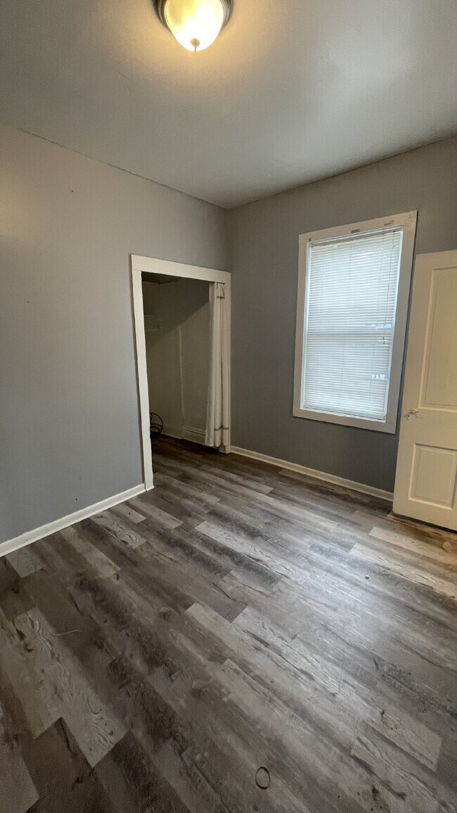 Building Photo - Cozy 1-Bedroom in Sharon – Walkable Location, Pets Welcome!